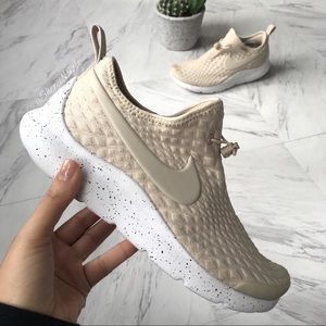 NIKE Aptare  Oatmeal
